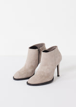 Load image into Gallery viewer, Camoscio Zip Heel
